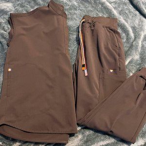 Pride Figs scrub set